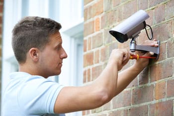 Installazione di una videocamera di sorveglianza